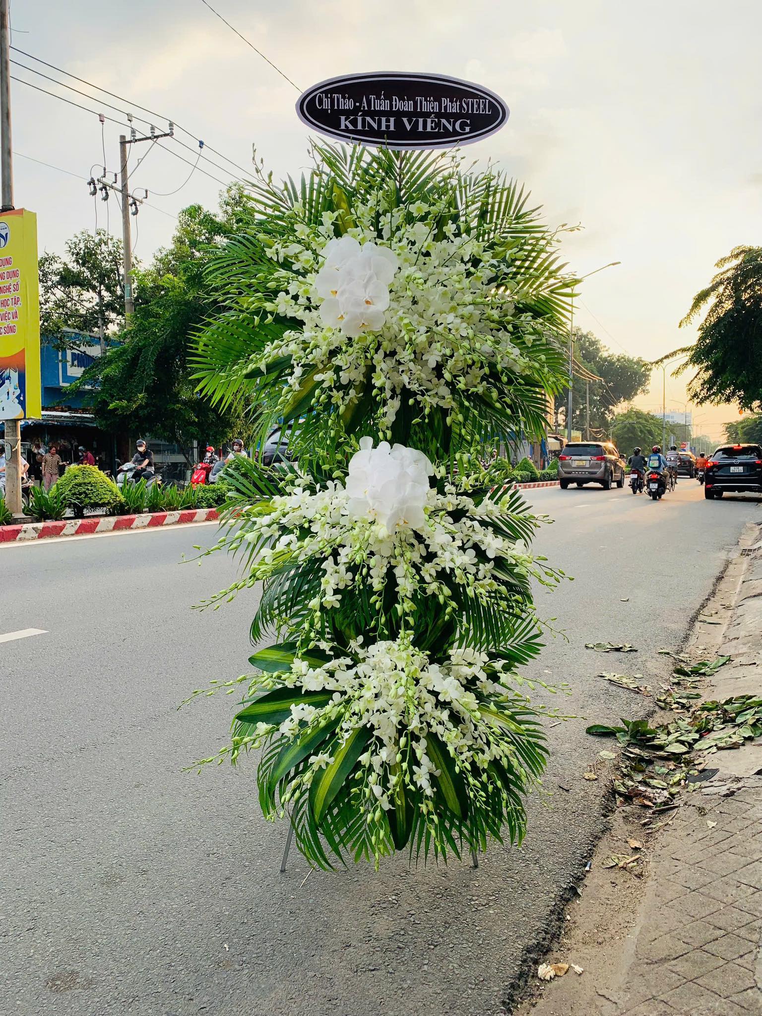 dịch vụ hoa chia buồn Bình Dương