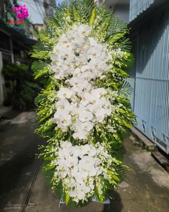 mẫu vòng hoa tang lễ hiện đại